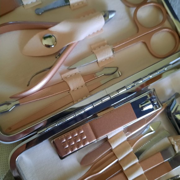 Professional Makeup Kit & Manicure Gift Set NWT! - 18 pc Rose Gold with case! - Picture 7 of 16
